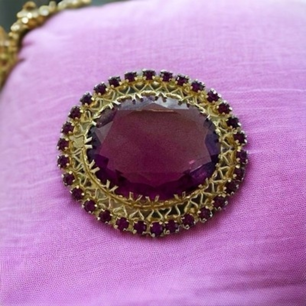 Vintage Brooch GoldTone Oval Purple Crystal Brooch Victorian Amethyst Pin Brooch